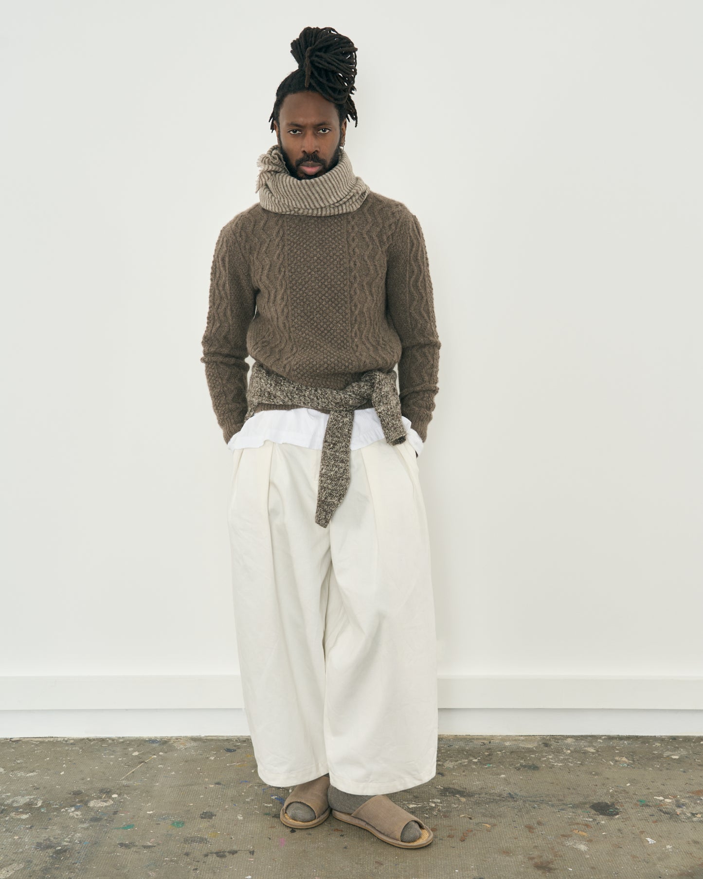 HANDKNIT 01_EARTH GREY