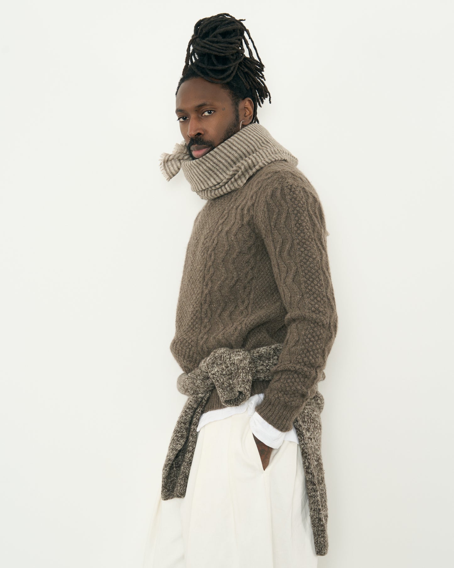 HANDKNIT 01_EARTH GREY